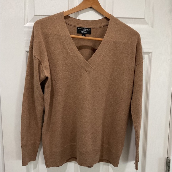 Banana Republic Sweaters - Banana Republic Beige Sweater Medium